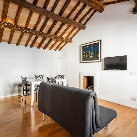 Pavone Centre Romantic Apartment ภายนอก รูปภาพ