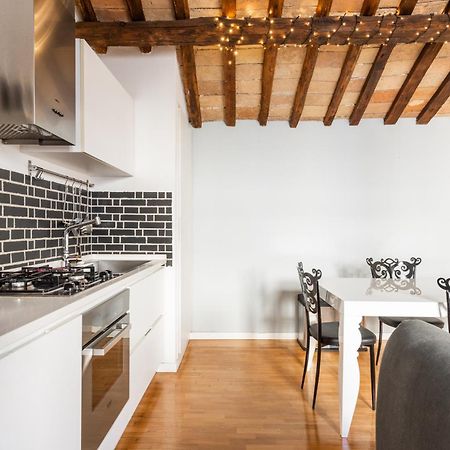 Pavone Centre Romantic Apartment ภายนอก รูปภาพ