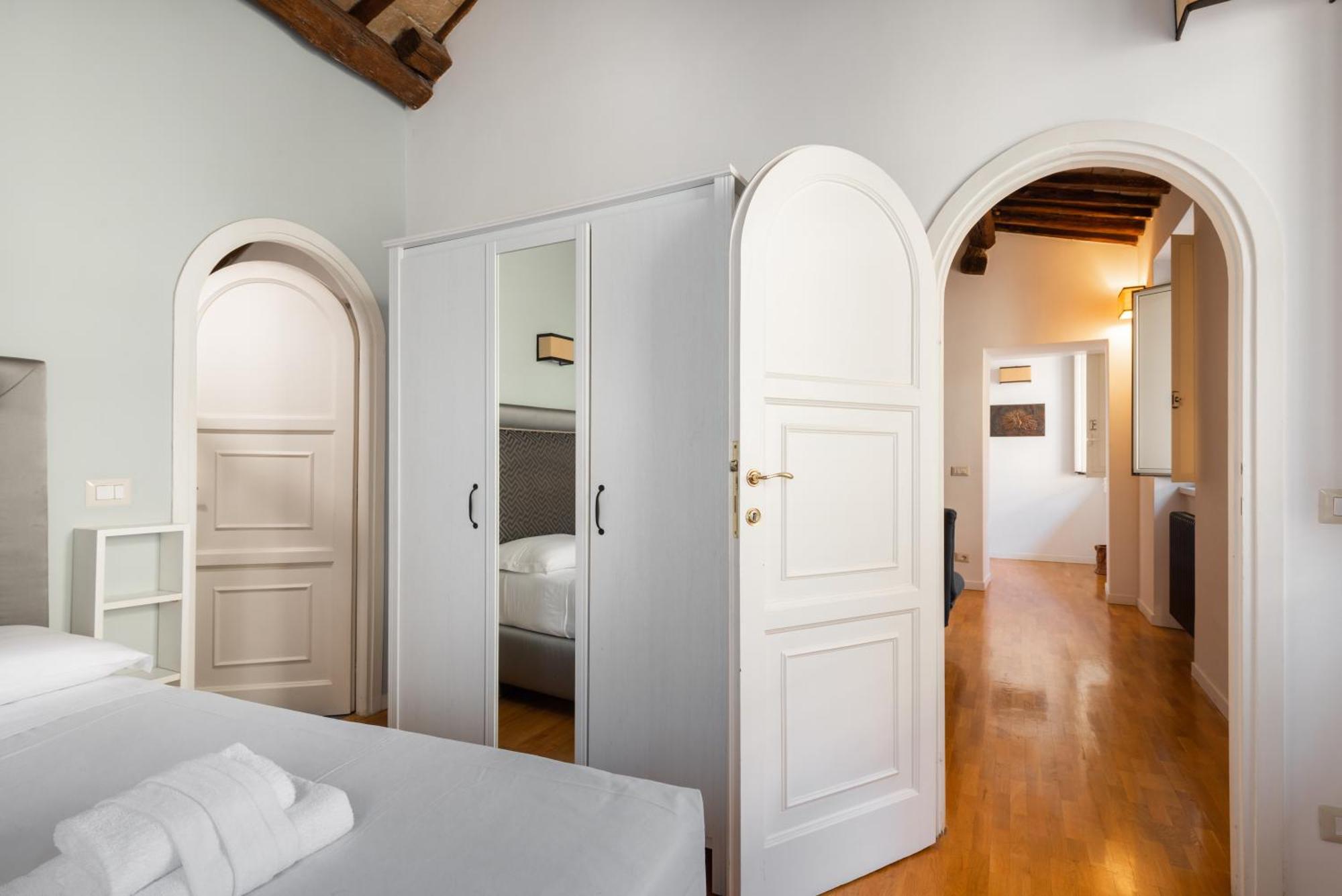 Pavone Centre Romantic Apartment ภายนอก รูปภาพ