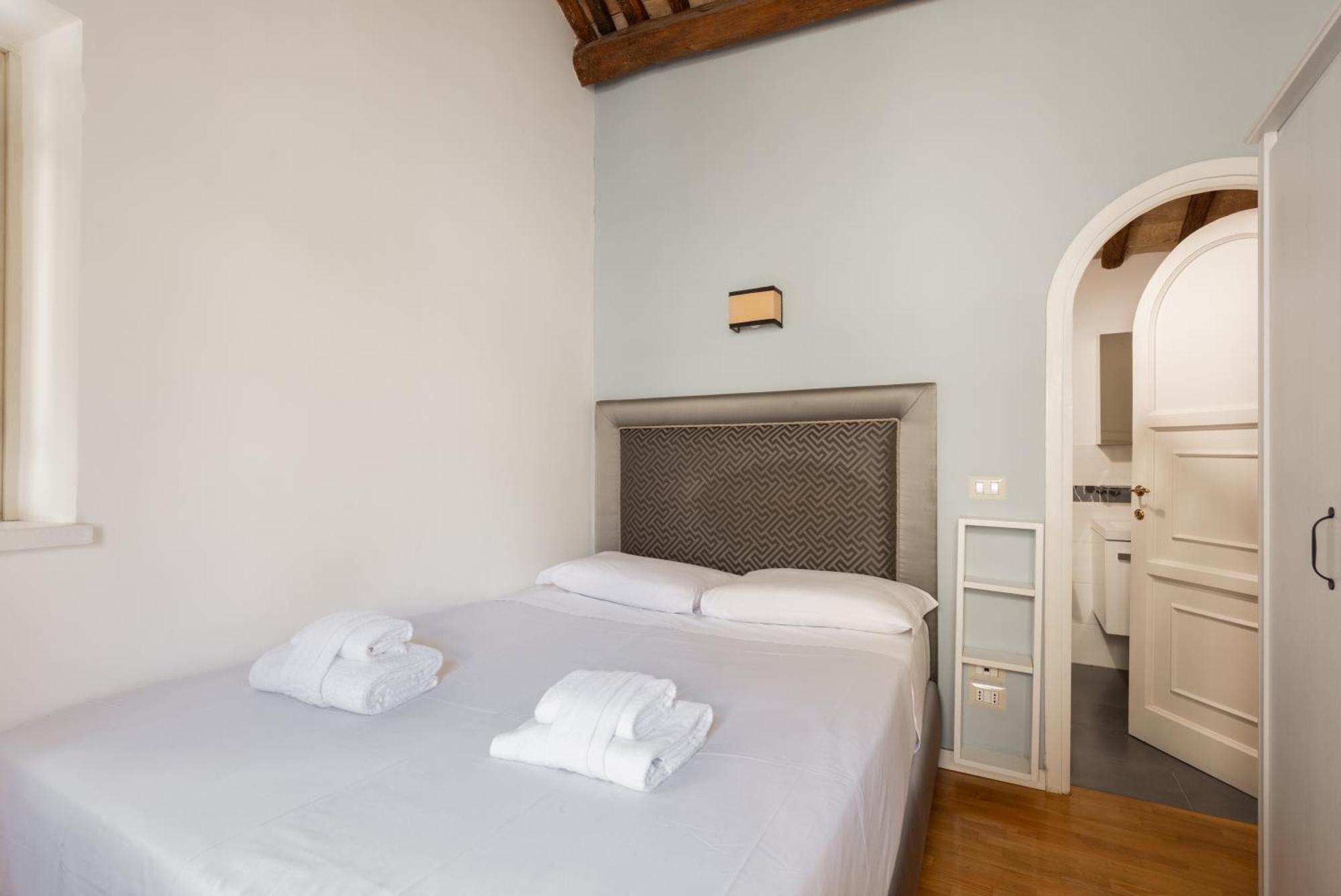Pavone Centre Romantic Apartment ภายนอก รูปภาพ