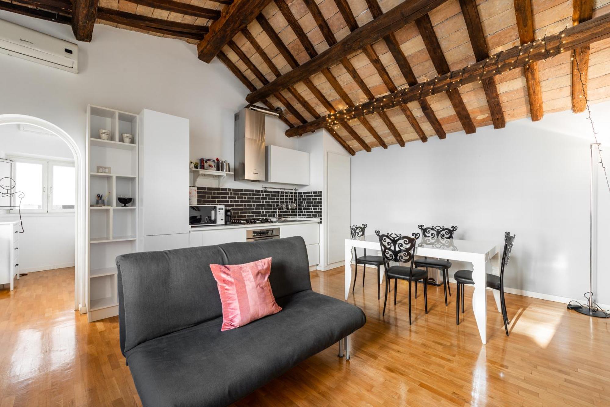 Pavone Centre Romantic Apartment ภายนอก รูปภาพ